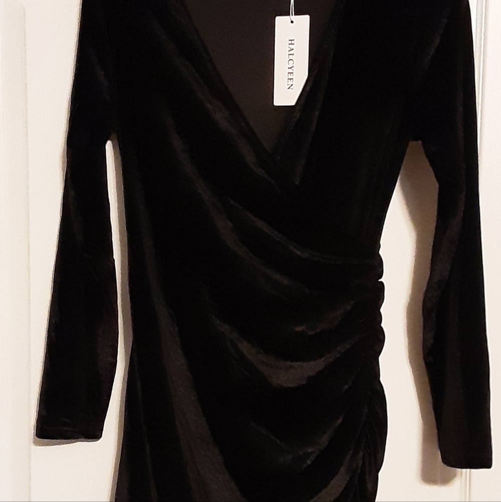 Halcyeen Classic Black Apparel
